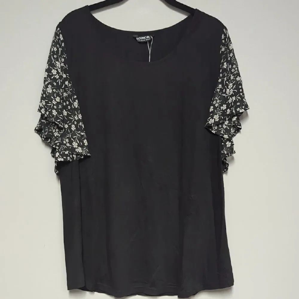BloomChic Black and White Ruffled Boxy Blouse